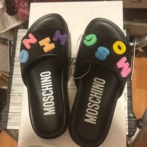 Moschino Brand new flat sandals.